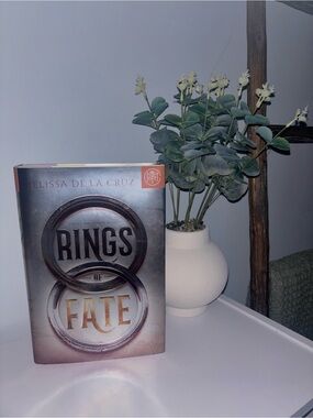 Rings of Fate by Melissa de la Cruz - Metallic Cover
